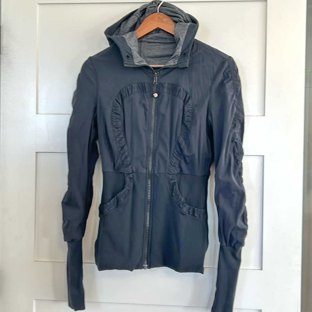 Black and gray Lululemon reversible